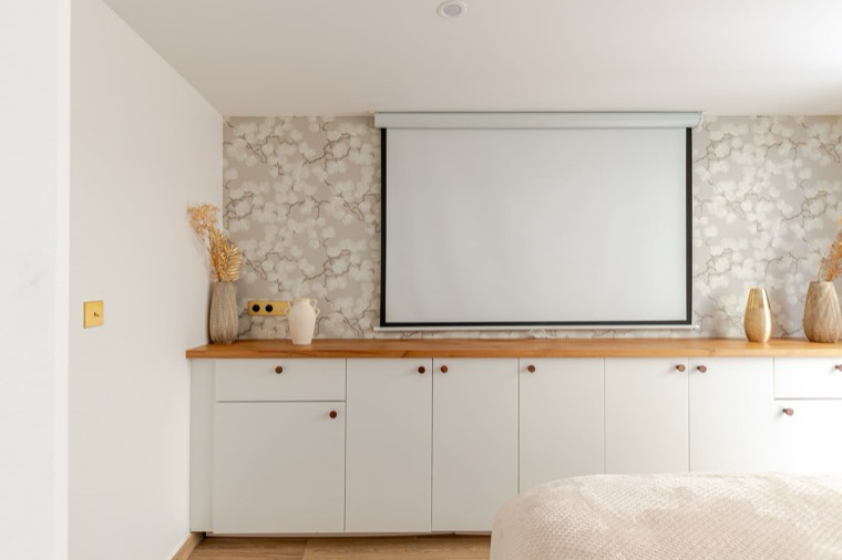 L'écran de projection de la chambre