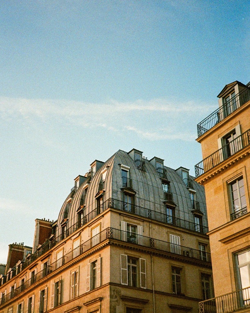 Façade d'immeuble haussmannien à Paris